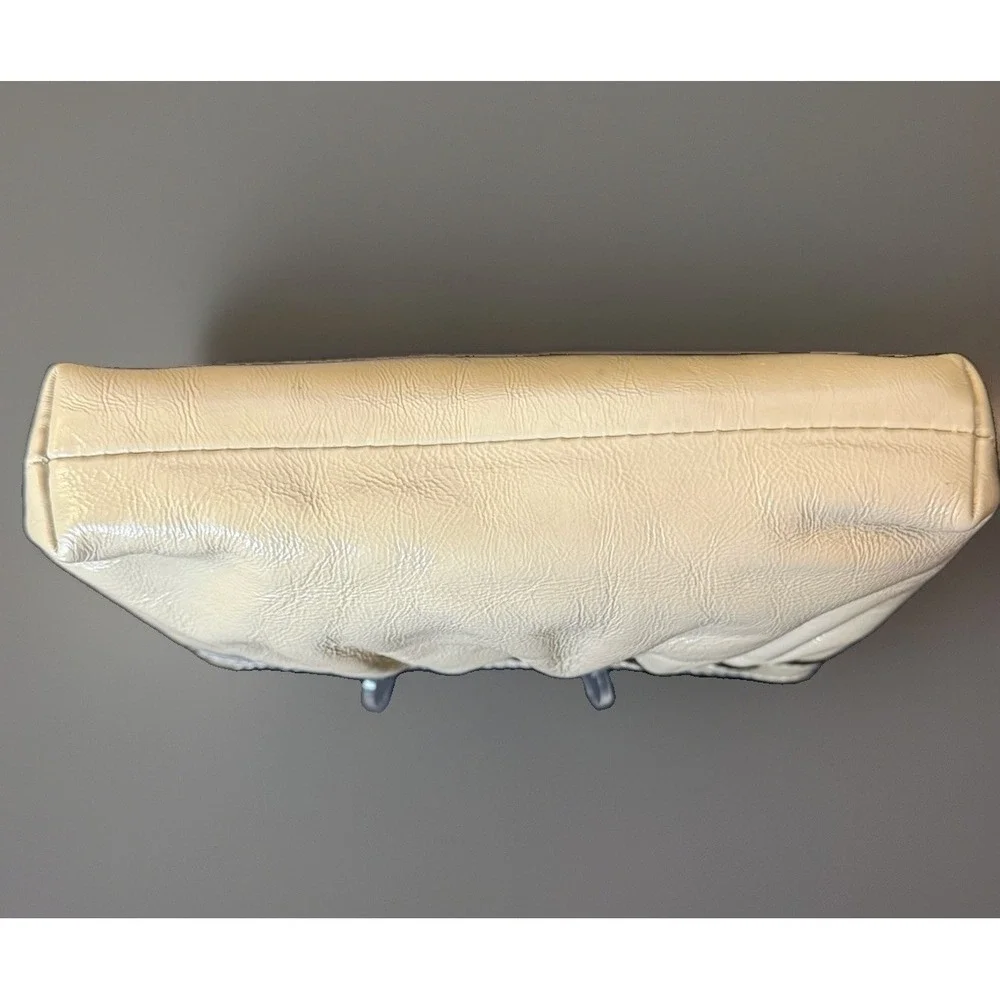 Coach Madison Pleated Patent Leather Wristlet Beige Cream Detachable Strap Y2K